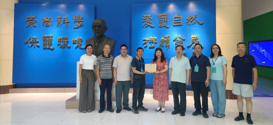 西南林业大学向我校昆虫博物馆捐赠珍贵蚂蚁副模标本